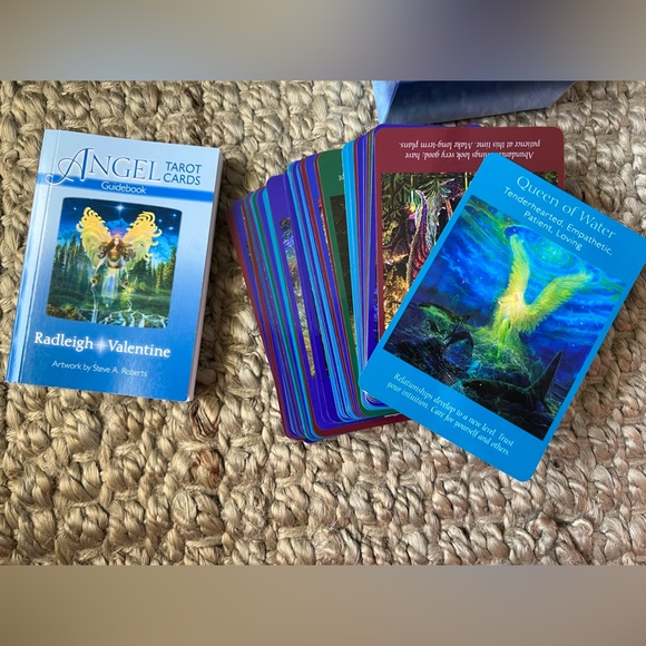 ANGEL TAROT CARDS BY RADLEIGH VALENTINE - Picture 4 of 4